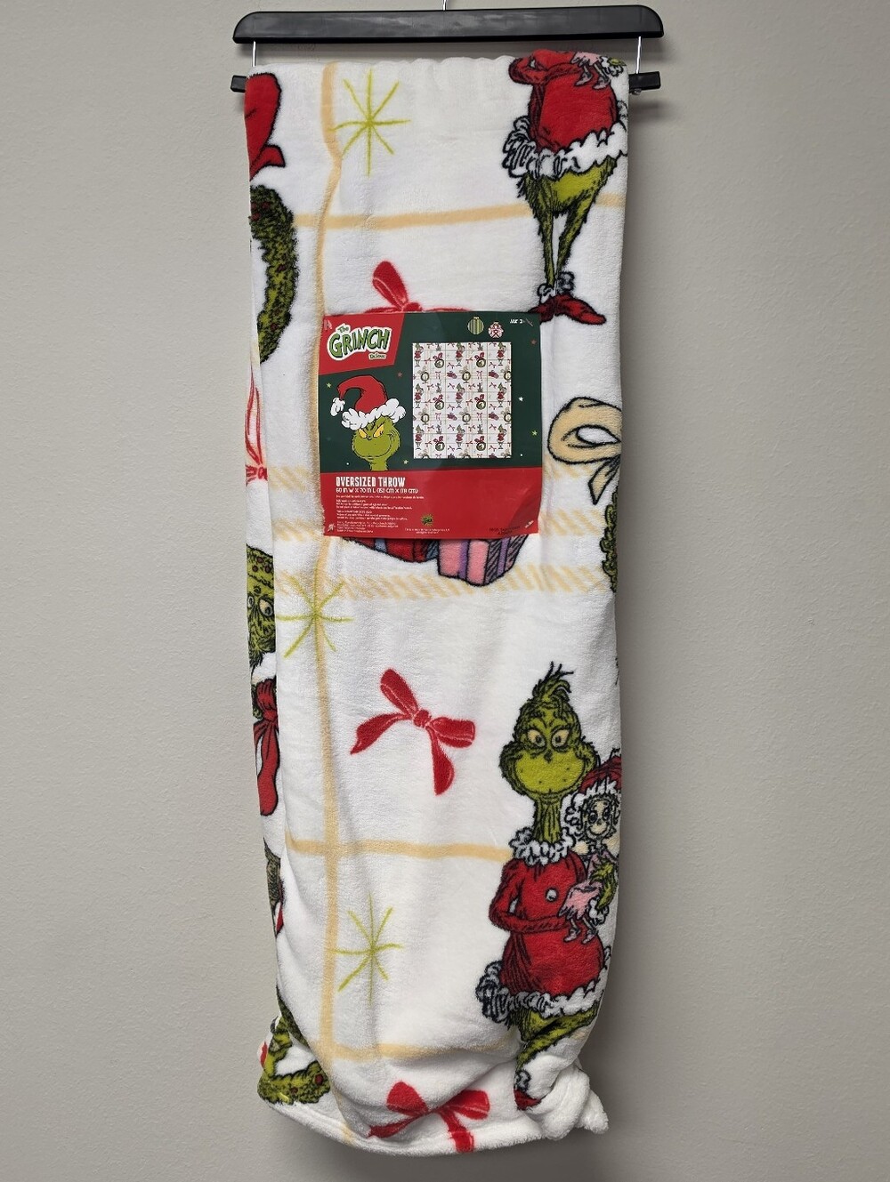 The Grinch Dr. Seuss Oversized Throw Blanket Santa Grinch Christmas Wreath White